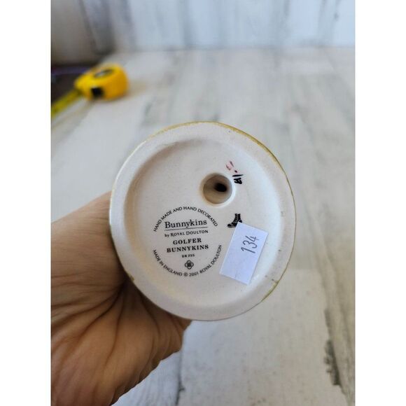 Royal Doulton golfer bunnykins DB255 2001 bunny figurine statue - Picture 8 of 8